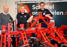 Thomas Sanders van Lemken deelt samen met Henry Meijering en Gerry Vos van Hengers Agro de stand.